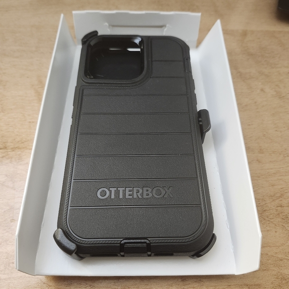 Otterbox Defender Pro for iPhone 14 Pro Max - Picture 4 of 5